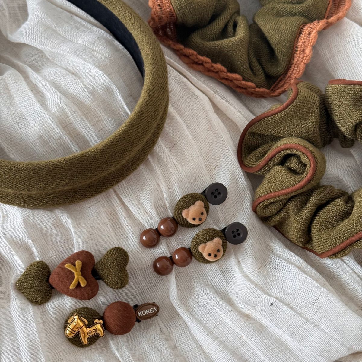 Sweet Pastel One-Pin Hair Clip – Teddy Bear & Heart Design