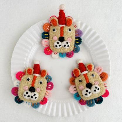 Handmade Felt Lion Brooch – Cute Cartoon Pin