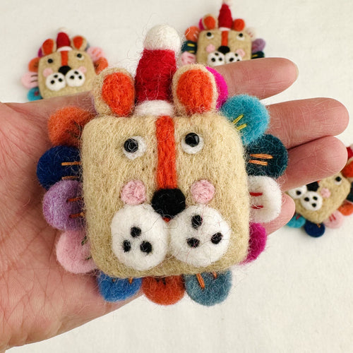Handmade Felt Lion Brooch – Cute Cartoon Pin